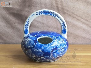 Bình vôi men lam cổ vẽ Long ẩn nền băng, cao 14cm