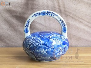 Bình vôi men lam cổ vẽ Long ẩn nền băng, cao 14cm