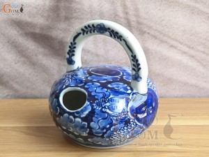 Bình vôi men lam cổ vẽ Long ẩn nền băng, cao 15cm