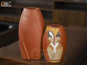Bộ 2 lọ hoa gốm đất đỏ khắc họa tiết nữ thần, cao 38,5cm