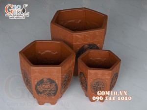 Bộ 3 chậu gốm đỏ lục giác đắp nổi cảnh Cúc Thọ Đào cao 35cm