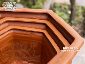 Bộ 3 chậu gốm đỏ lục giác khắc hoa, đường kính 51cm