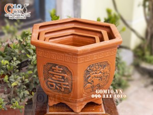 Bộ 3 chậu gốm đỏ lục giác khắc hoa, đường kính 51cm