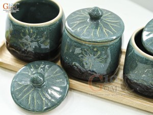 Bộ 3 hũ có nắp men hỏa biếnđắp nổi hoa Sen, cao 12cm
