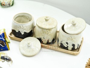 Bộ 3 hũ có nắp men kem đắp nổi hoa Sen, cao 12cm