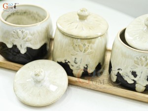 Bộ 3 hũ có nắp men kem đắp nổi hoa Sen, cao 12cm