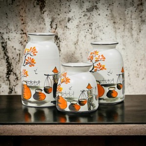 Bộ 3 lọ hoa cổ loe men kem vẽ gồng gánh