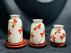 Bộ 3 lọ hoa cổ loe men kem vẽ sen đỏ