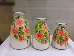 Bộ 3 lọ hoa dáng chai men kem vẽ hoa hồng