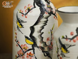 Bộ 3 lọ hoa men kem dáng cổ thắt vẽ hoa Đào phai, cao 28cm