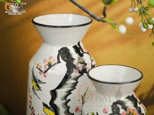 Bộ 3 lọ hoa men kem dáng cổ thắt vẽ hoa Đào phai, cao 28cm