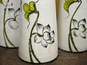 Bộ 3 lọ hoa men kem dáng cổ thắt vẽ hoa Sen xanh, cao 28cm