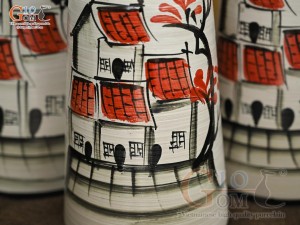 Bộ 3 lọ hoa men kem dáng cổ thắt vẽ Phố Cổ, cao 28cm