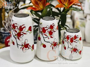Bộ 3 lọ hoa men kem dáng khum vẽ hoa đỏ, cao 29cm