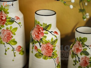 Bộ 3 lọ hoa men kem dáng miệng thon vẽ hoa Hồng, cao 23cm