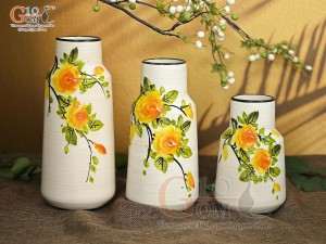 Bộ 3 lọ hoa men kem dáng miệng thon vẽ hoa Hồng vàng, cao 23cm