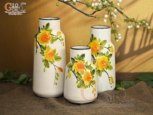 Bộ 3 lọ hoa men kem dáng miệng thon vẽ hoa Hồng vàng, cao 23cm