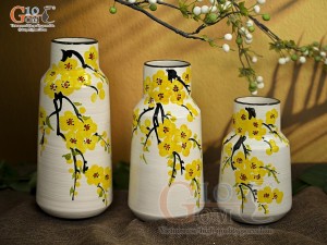 Bộ 3 lọ hoa men kem dáng miệng thon vẽ hoa Mai vàng, cao 23cm