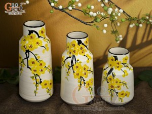Bộ 3 lọ hoa men kem dáng miệng thon vẽ hoa Mai vàng, cao 23cm