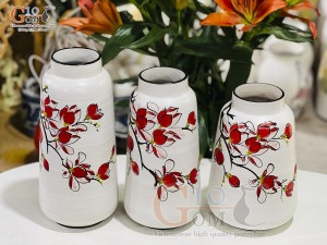 Bộ 3 lọ hoa men kem dáng vát vẽ hoa đỏ, cao 30cm