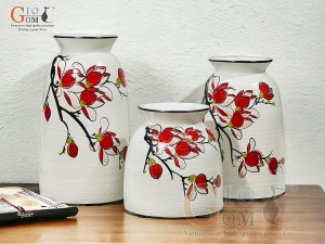 Bộ 3 lọ hoa men kem miệng loe vẽ hoa lan đỏ, cao 24cm