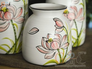 Bộ 3 lọ hoa men kem miệng loe vẽ hoa sen, cao 24cm