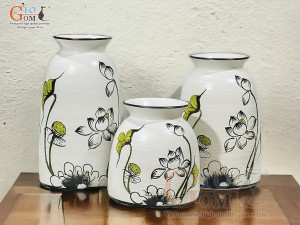 Bộ 3 lọ hoa men kem miệng loe vẽ hoa sen, cao 24cm