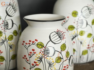 Bộ 3 lọ hoa men kem miệng loe vẽ hoa tim, cao 24cm