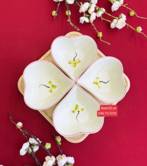 Bộ 4 bát tim men kem vẽ hoa sen vàng (kèm khay)