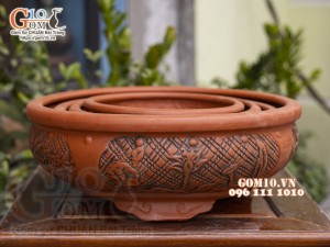Bộ 4 chậu gốm đỏ khắc hoa, đường kính 39cm