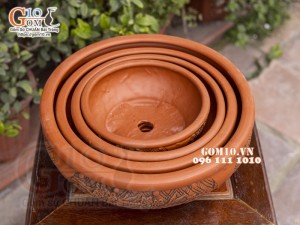 Bộ 4 chậu gốm đỏ khắc hoa, đường kính 39cm
