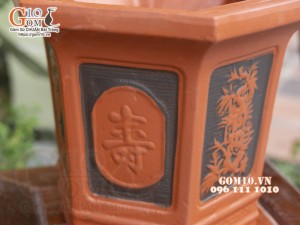 Bộ 4 chậu lục giác gốm đỏ khắc hoa cao, 37cm