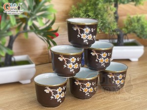 Bộ 6 chén men nâu chỉ đỏ khắc hoa mai trắng, bọc đồng