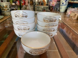 Bộ 9 bát cơm men trắng kẻ chỉ viền vàng kim, in logo hàng dư