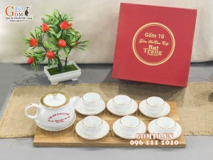 Bộ ấm chén ba chân men trắng kẻ chỉ vàng kim, in logo quà tặng