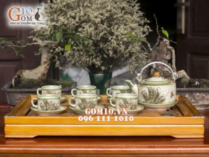 Bộ ấm chén ba chân men vuốt, vẽ chuồn