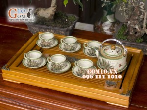 Bộ ấm chén ba chân men vuốt, vẽ chuồn