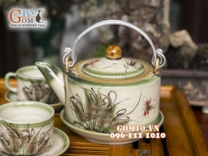 Bộ ấm chén ba chân men vuốt, vẽ chuồn