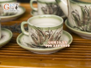 Bộ ấm chén ba chân men vuốt, vẽ chuồn