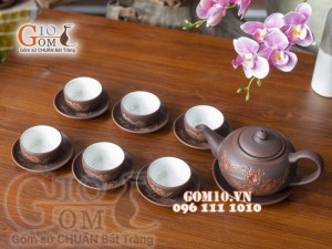 Bộ ấm chén Bát Tràng gốm dáng tống khắc đào chỉ đỏ 350ml