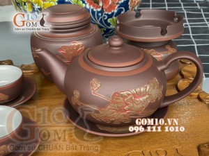 Bộ ấm chén Bát Tràng gốm dáng tống khắc sen chỉ đỏ - đầy đủ phụ kiện