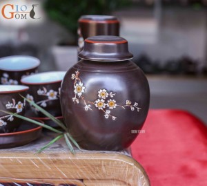 Bộ ấm chén cao cấp Giả cổ hoa mai trắng - men nâu - chỉ đỏ và đầy đủ phụ kiện