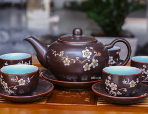 Bộ ấm chén cao cấp Quả hồng đào hoa mai trắng - men nâu - chỉ đỏ và đầy đủ phụ kiện