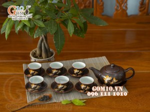 Bộ ấm chén cao cấp Quả hồng đào vẽ sen - men nâu chỉ đỏ 350ml