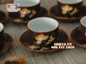 Bộ ấm chén cao cấp Quả hồng đào vẽ sen - men nâu chỉ đỏ 350ml