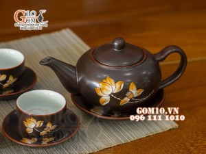 Bộ ấm chén cao cấp Quả hồng đào vẽ sen - men nâu chỉ đỏ 350ml