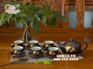 Bộ ấm chén cao cấp Quả hồng đào vẽ sen - men nâu chỉ đỏ 350ml