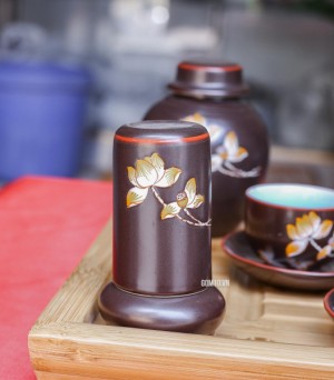 Bộ ấm chén cao cấp quai đồng vẽ sen - men nâu - chỉ đỏ và đầy đủ phụ kiện