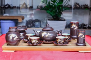 Bộ ấm chén cao cấp vẽ sen - men nâu - chỉ đỏ và đầy đủ phụ kiện