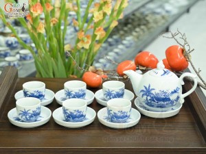 Bộ ấm chén chóp lửa men lam cổ cảnh Làng Quê, 350ml